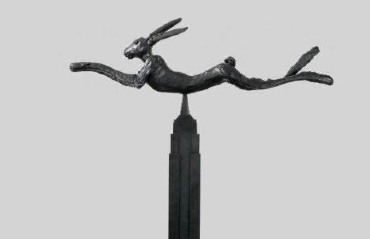 Six Foot Leaping Hare on Empire State, Barry Flanagan

Bronze, exemplaire 6/8 + 3 EA, 2002216,5 x 191,1 x 78,7 cm

Courtesy of Lelong & Co. Gallery.