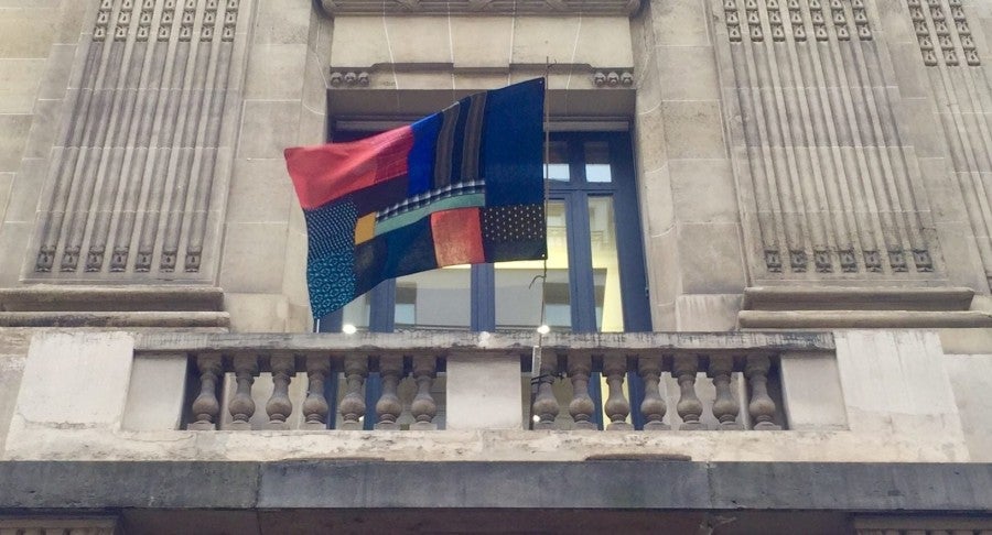Drapeau extérieur Photo: Pierre Leguillon, « Drapeau des gueux », Paris, 2019