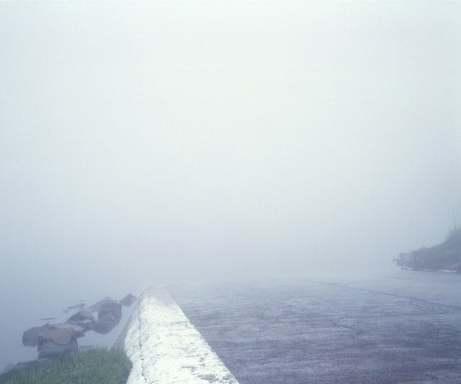 Franck Gérard, "Embarquement de Félicien Marboeuf pour Glooscap(1), issue de La limite transversale de la mer, 2006-2009, Estuaire de la Loire, © Franck Gérard.
