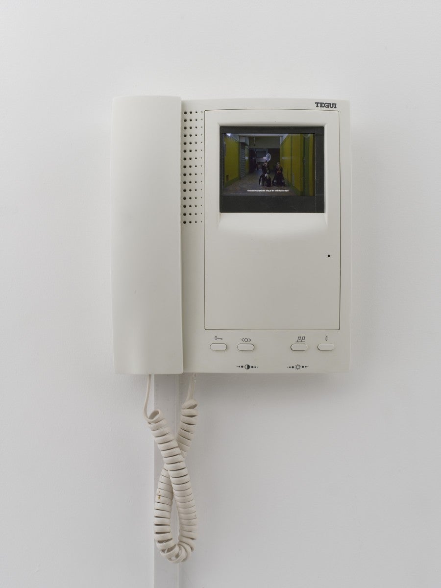 Tohé Commaret, Mustard (Interphone), 2023, interphone, vidéo, 7'. Courtesy de l'artiste. © Aurélien Mole.