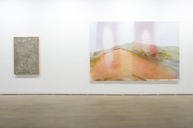 Oscar Tuazon, "Papercrete", 2008, Béton, papier, bois, 125 x 85 cm, Courtesy de l'artiste et galerie Balice Hertling, Paris, Ida Tursic & Wilfried Mille, "Paysage", 2009, Huile sur toile, 200 x 300 cm, Courtesy Galerie Pietro Spartà, Dijon, Vue de l'exposition, © Marc Domage / Fondation d'entreprise Ricard
