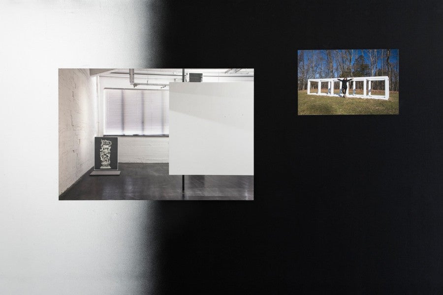 Vue de l'exposition 'Spin-off' de Jagna Ciuchta, 2014, Glassbox, Paris. Avec les photographies de Jagna Ciuchta: 'Missing Alina, après l'exposition « Alina Szapocznikow : Sculpture Undone, 1955-1972 »...' et 'Sol & Van', avec l'artiste Vanessa Safavi et la sculpture de Sol LeWitt à Stormking Art Center, NY, 2013. Photo: Jagna Ciuchta.