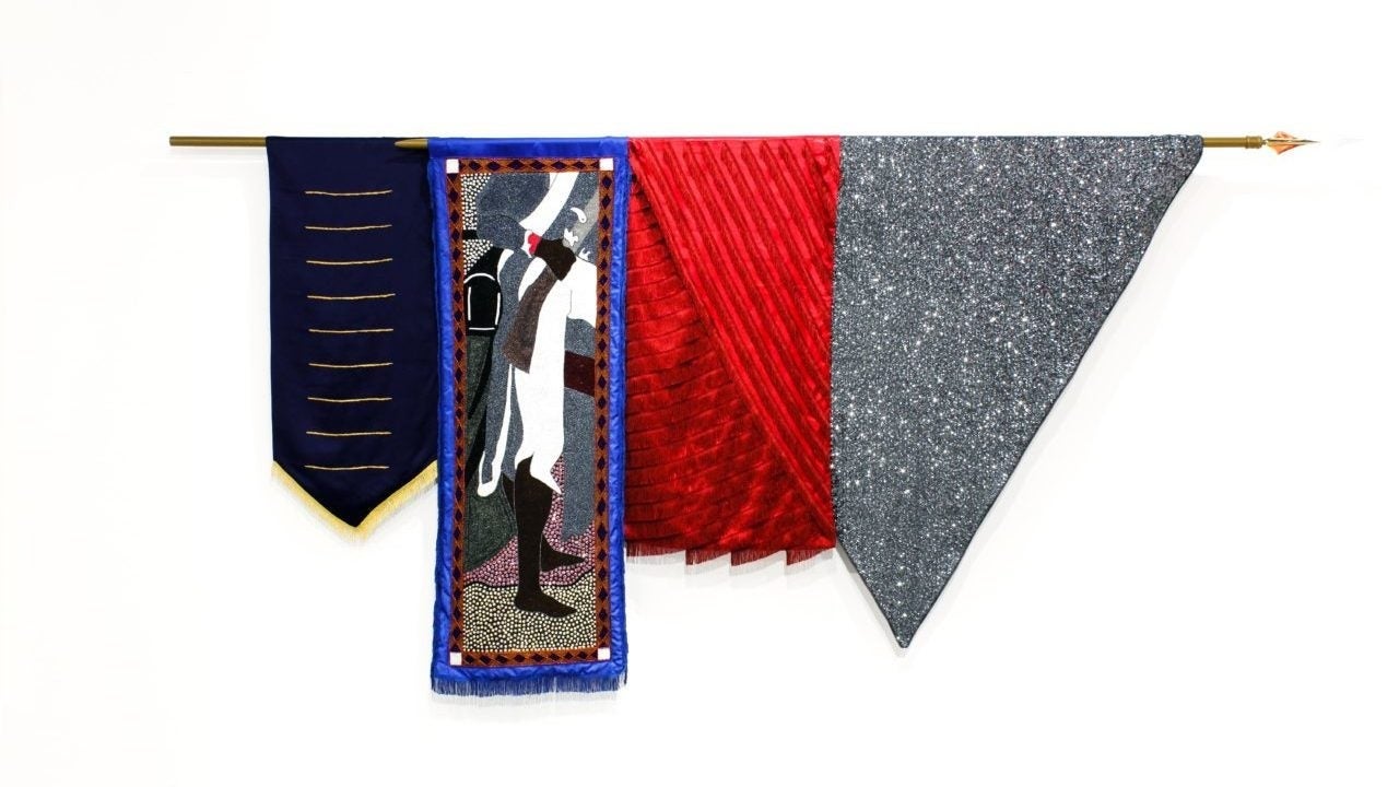 Kapwani Kiwanga, Nations : Vertières, 1803, 2018, Embroidered fabric, fabric, beaded fabric, sequins, steel bar. 158 x 330 x 10 cm. Private collection. Courtesy the artist and galerie Jérôme Poggi, Paris