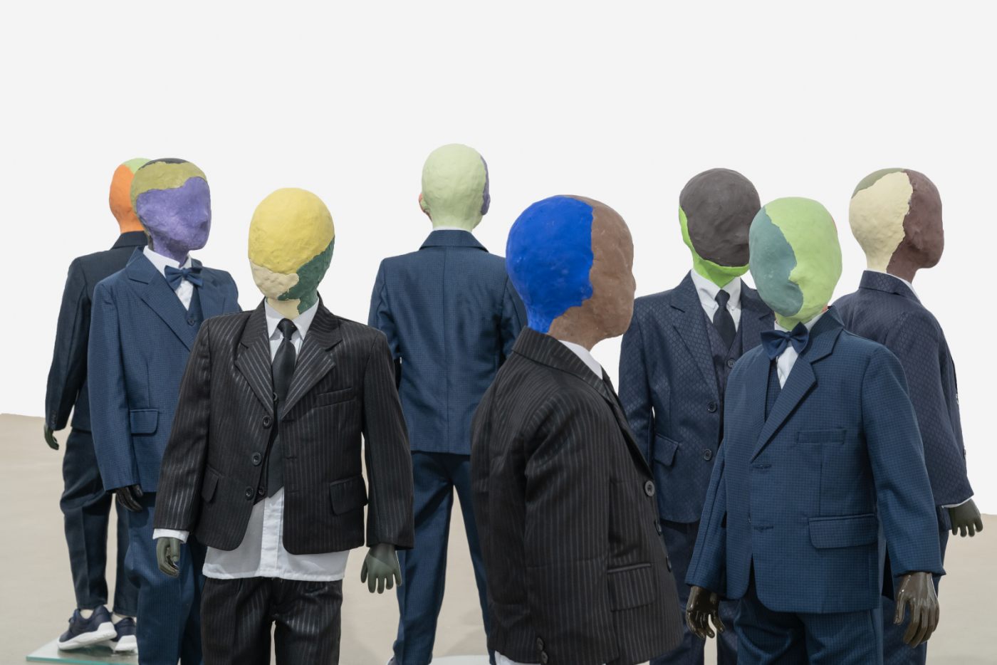 Fabienne Audéoud, <i>les petits mecs</i>, vue de l'exposition collective « Tous les jours » curatée par Eva Svennung à la galerie Chantal Crousel 2023/24. Photo : Jiayun Deng.